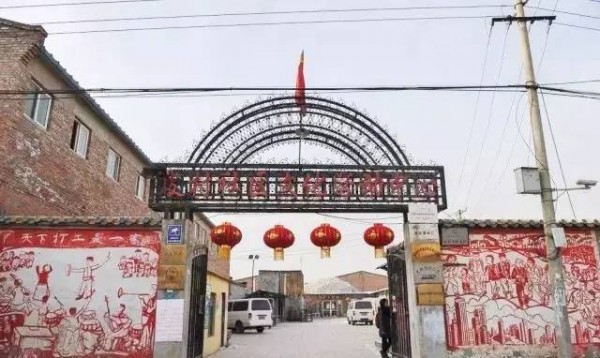 農(nóng)村婦女范雨素到底有多“拙劣”？她不經(jīng)意間走光了整個(gè)世界！