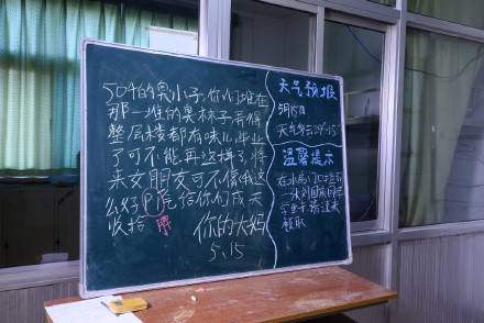 月薪30000的文案，都坐在水果攤、食堂窗口和宿舍里…
