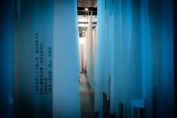 展覽里的這些文案，比藝術(shù)品還好看。