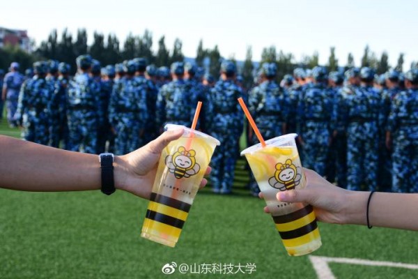 爆笑新生軍訓(xùn)創(chuàng)意，品牌們現(xiàn)在借勢(shì)還來得及！