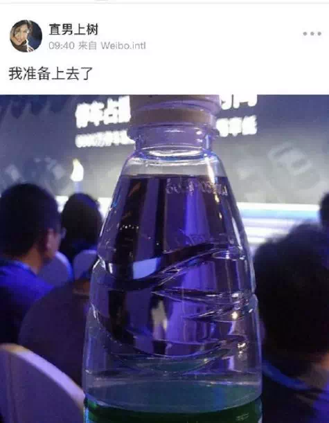 一瓶水搶了AI的熱搜，輿論為何總“跑偏”？